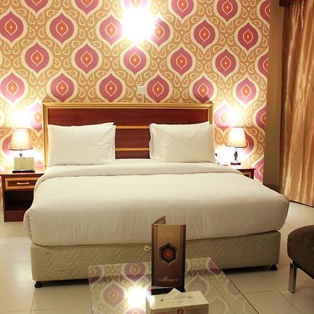 Montreal Naif Hotel Dubaï Extérieur photo