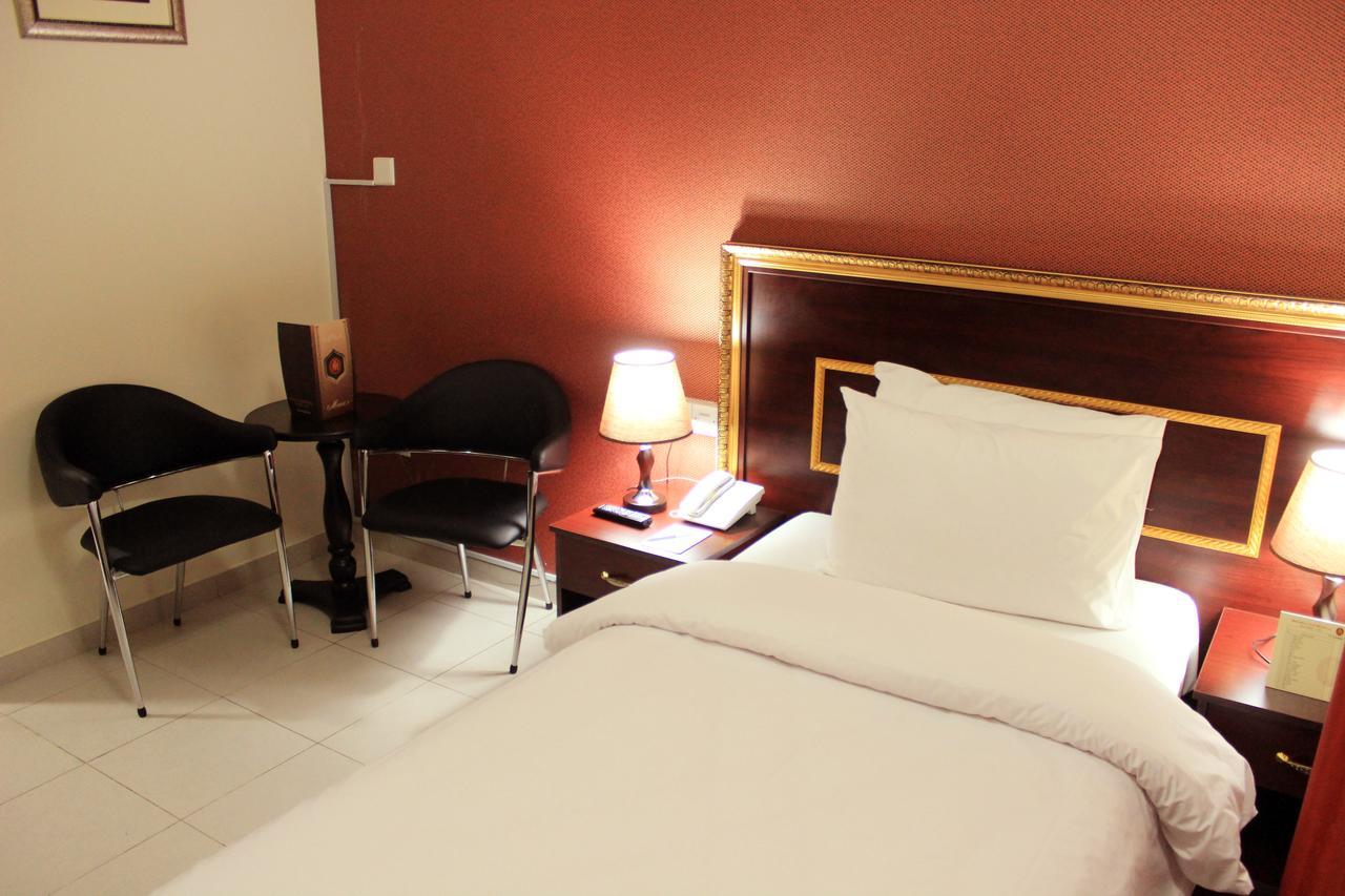 Montreal Naif Hotel Dubaï Extérieur photo