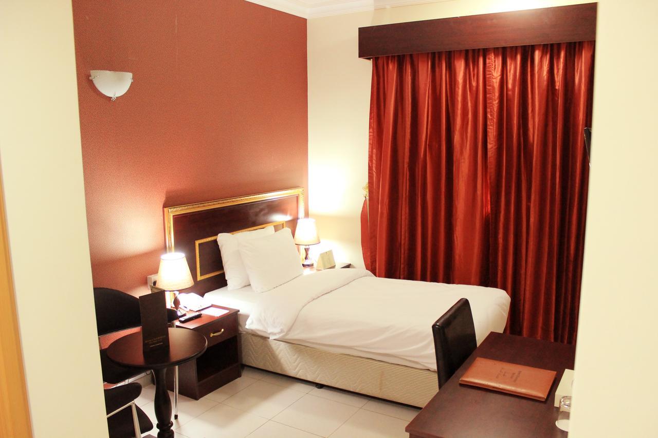 Montreal Naif Hotel Dubaï Extérieur photo