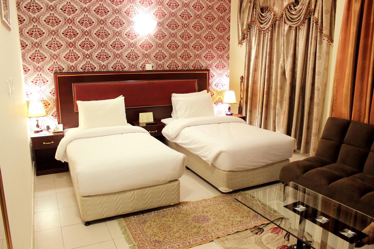 Montreal Naif Hotel Dubaï Extérieur photo