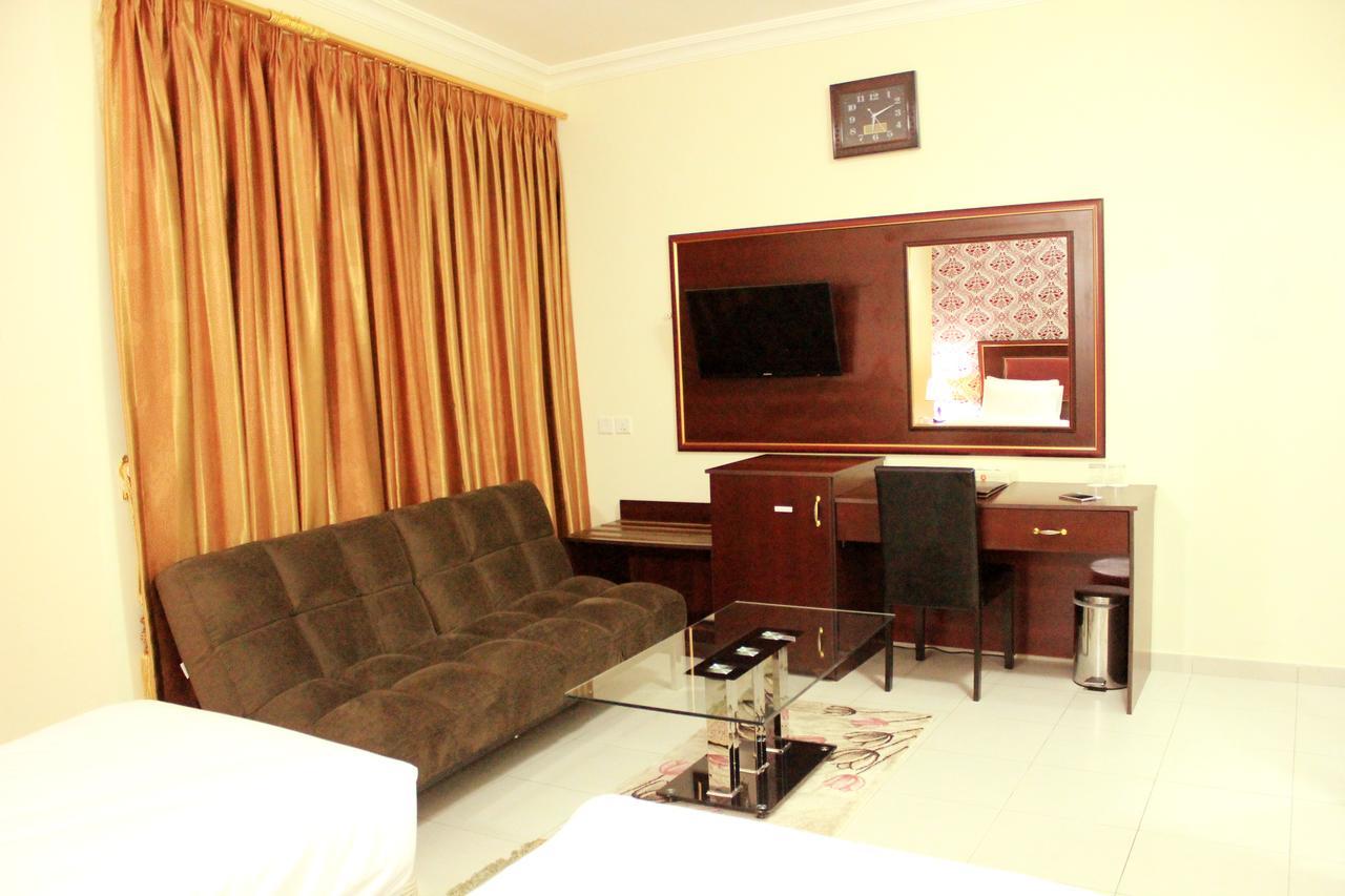 Montreal Naif Hotel Dubaï Extérieur photo