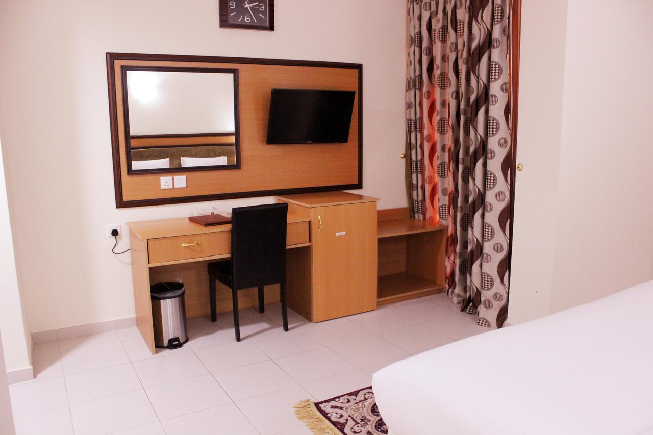 Montreal Naif Hotel Dubaï Extérieur photo