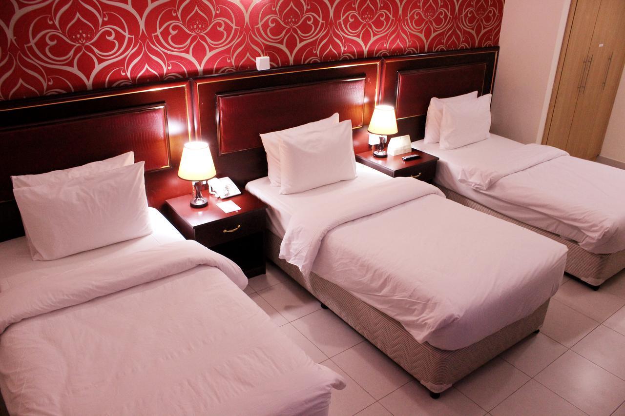 Montreal Naif Hotel Dubaï Extérieur photo