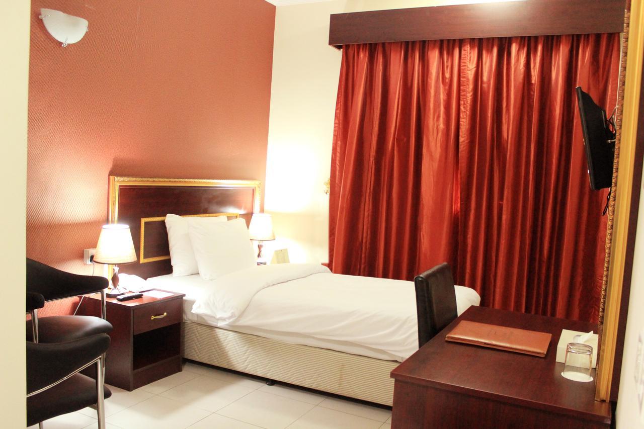 Montreal Naif Hotel Dubaï Extérieur photo