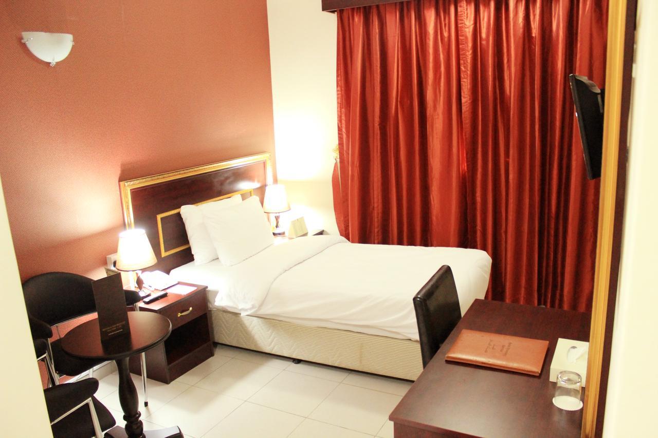 Montreal Naif Hotel Dubaï Extérieur photo