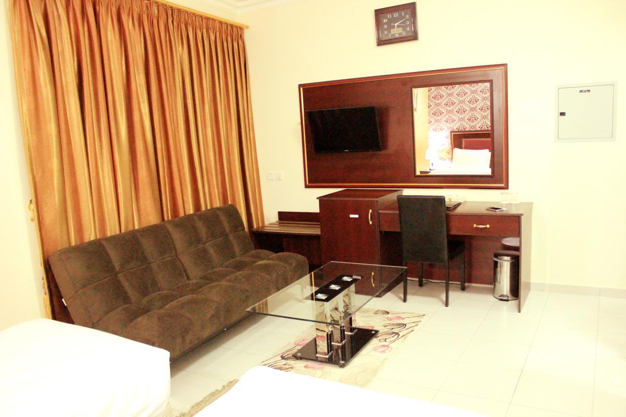 Montreal Naif Hotel Dubaï Extérieur photo