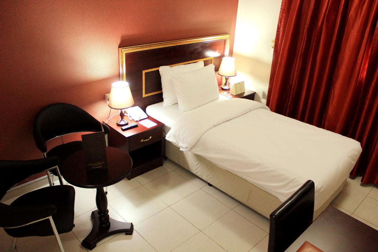 Montreal Naif Hotel Dubaï Extérieur photo
